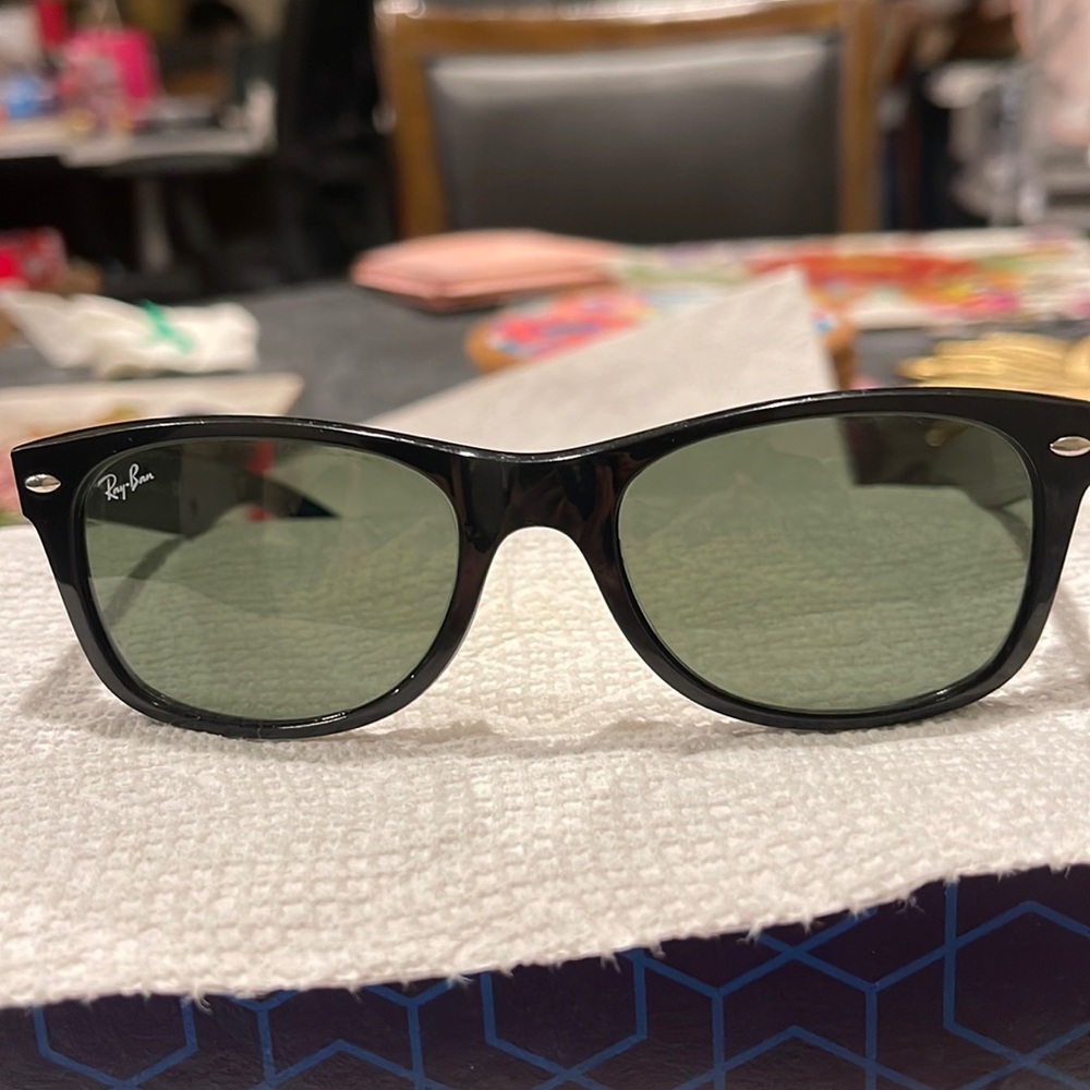 Ray-Ban Rb2132 New Wayfarer Polarized Square Sunglasses:RRP $201